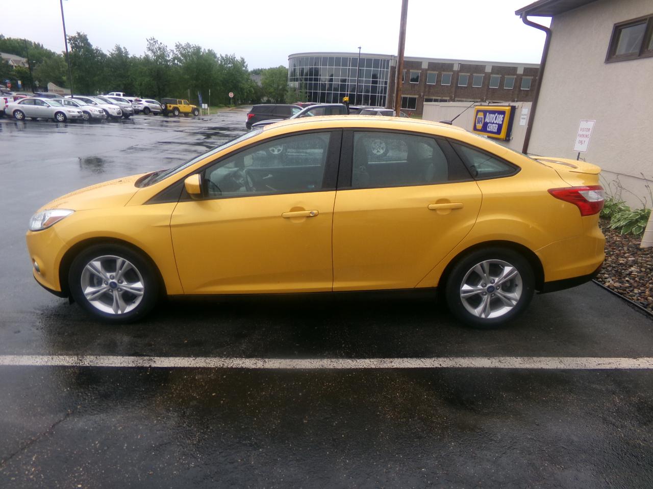Ford Focus 4dr Sdn SE 2012