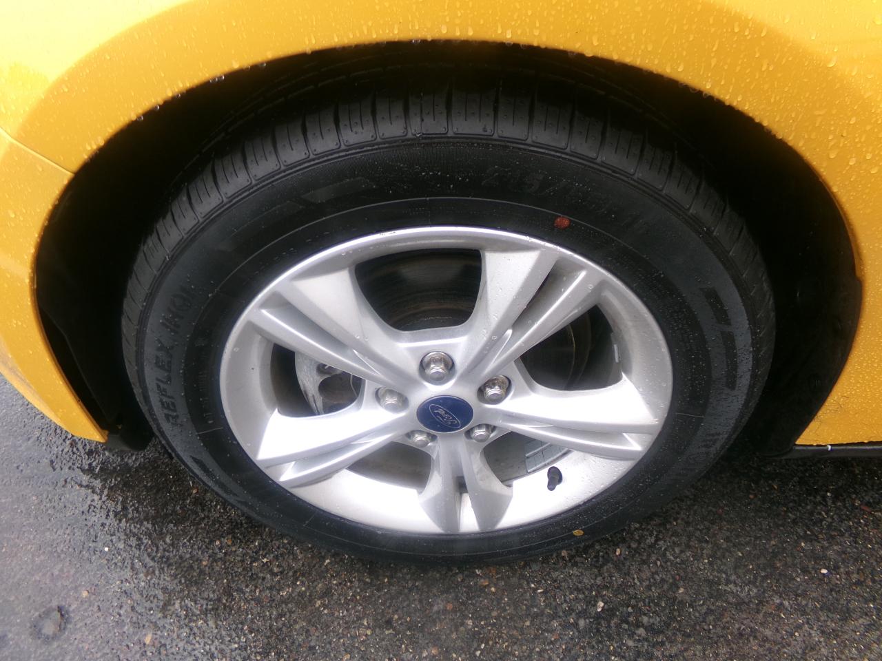 Ford Focus 4dr Sdn SE 2012