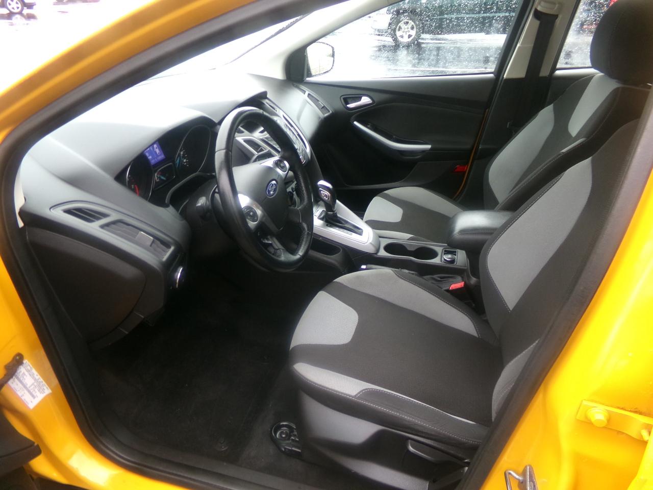 Ford Focus 4dr Sdn SE 2012