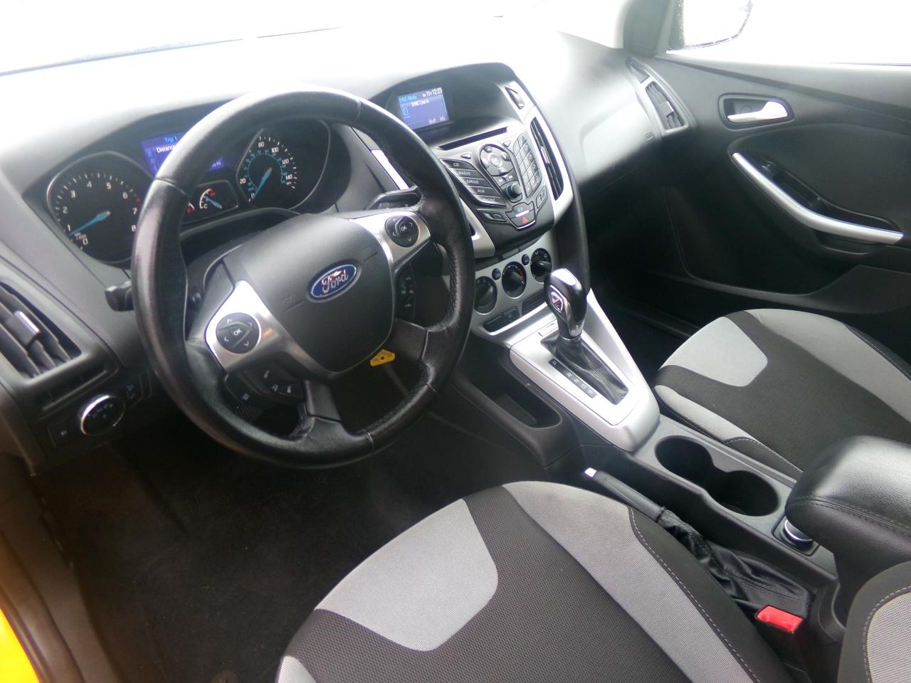 Ford Focus 4dr Sdn SE 2012