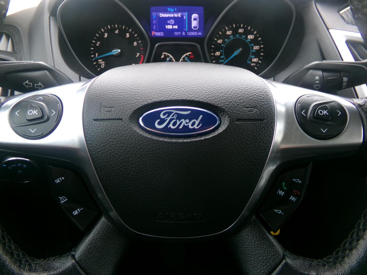 Ford Focus 4dr Sdn SE 2012