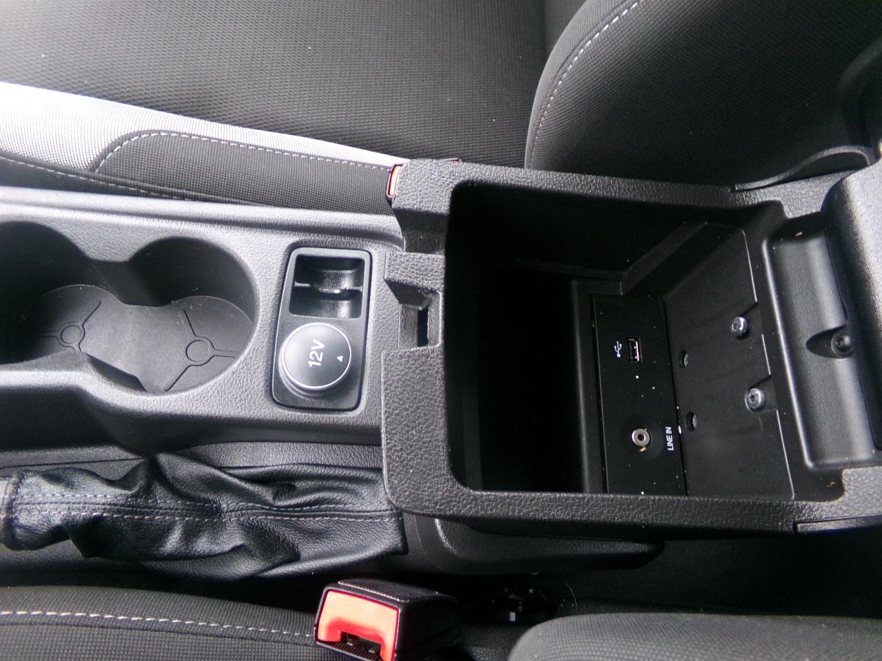 Ford Focus 4dr Sdn SE 2012