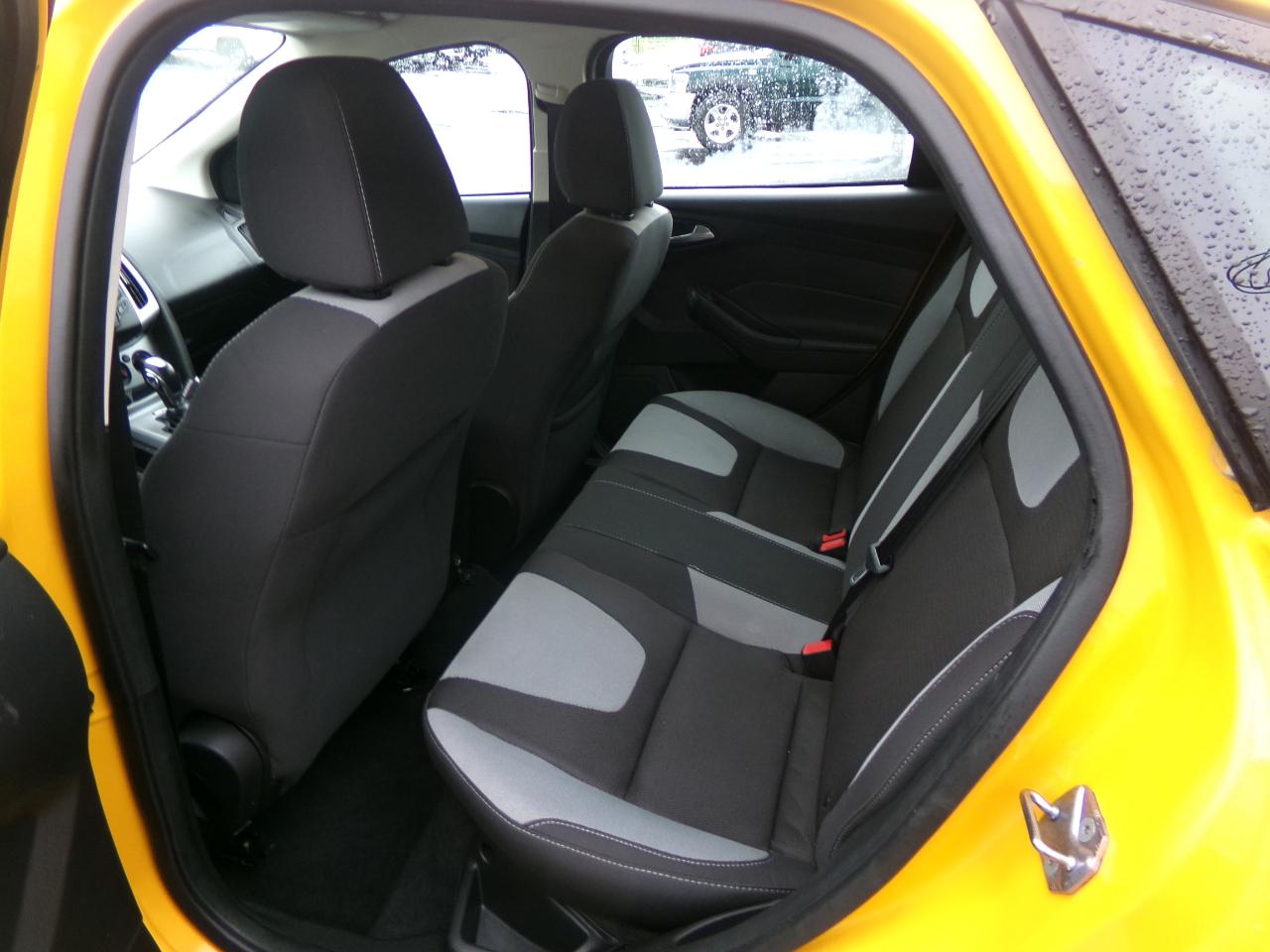 Ford Focus 4dr Sdn SE 2012
