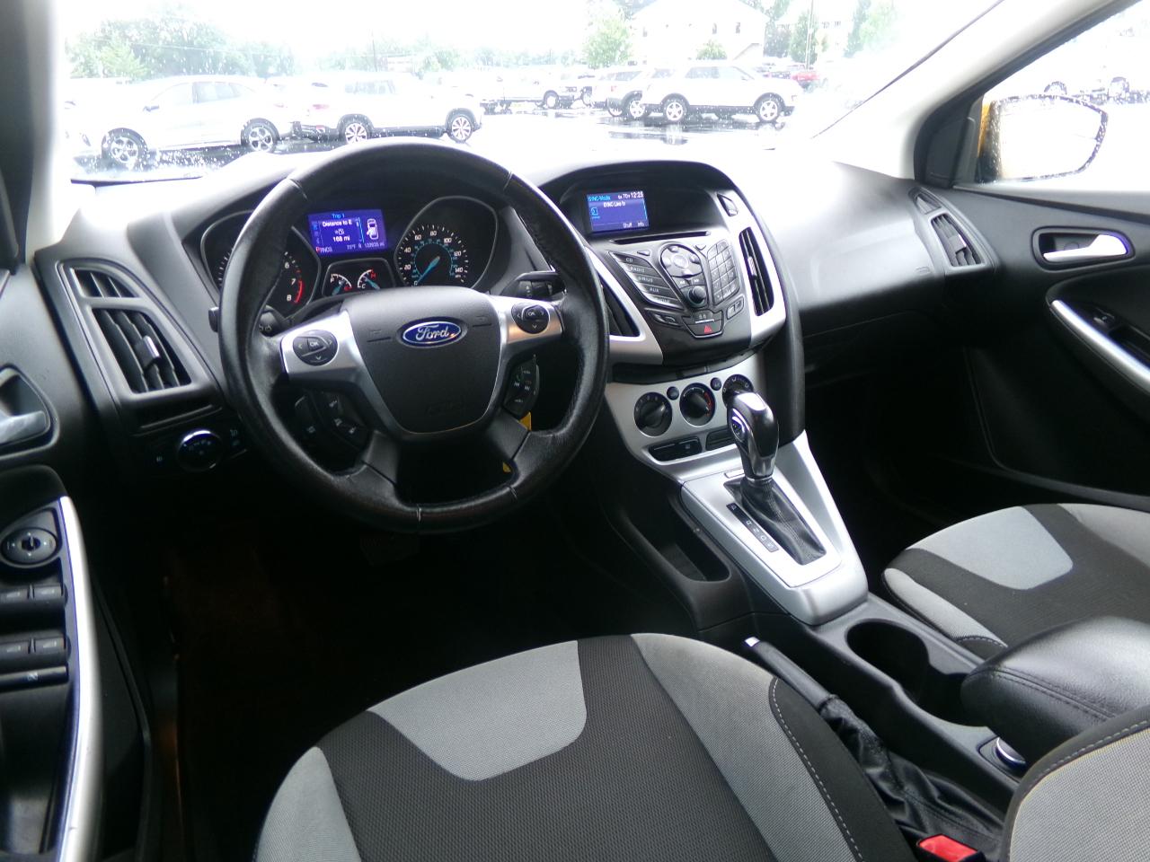 Ford Focus 4dr Sdn SE 2012