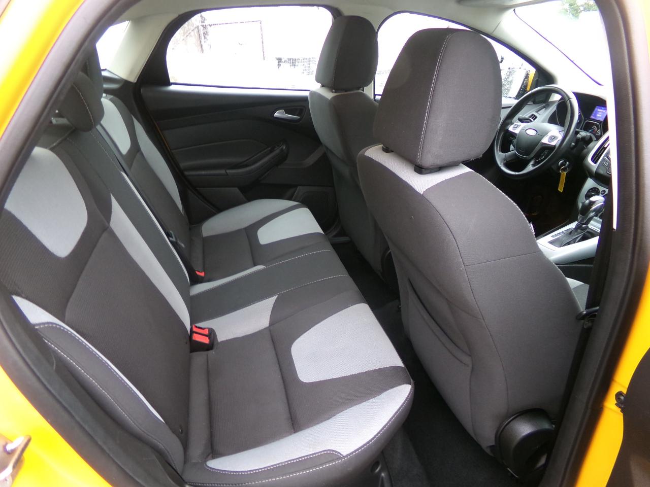 Ford Focus 4dr Sdn SE 2012