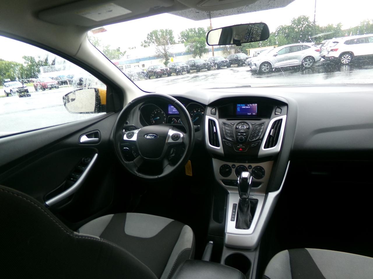 Ford Focus 4dr Sdn SE 2012