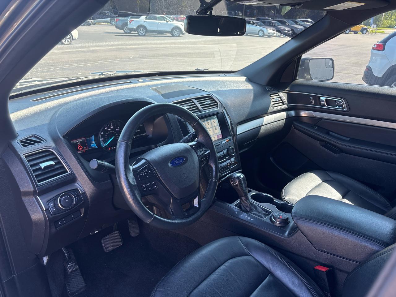 Ford Explorer XLT 4WD 2018