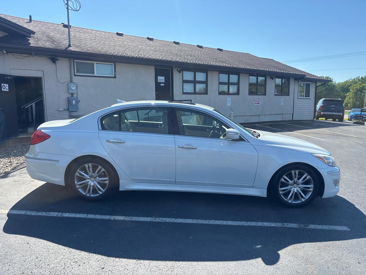Hyundai Genesis 4dr Sdn V6 3.8L 2012