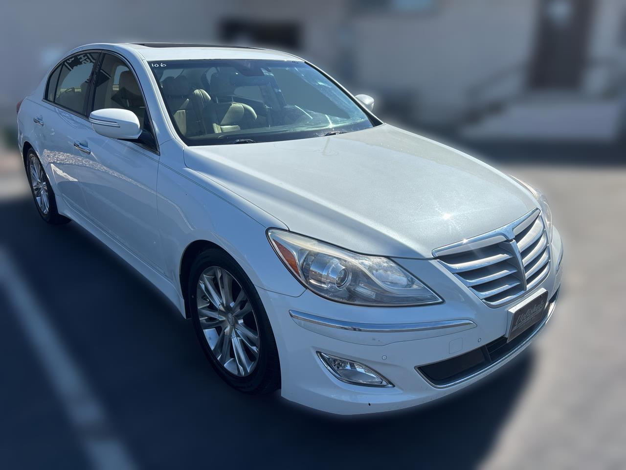 Hyundai Genesis 4dr Sdn V6 3.8L 2012