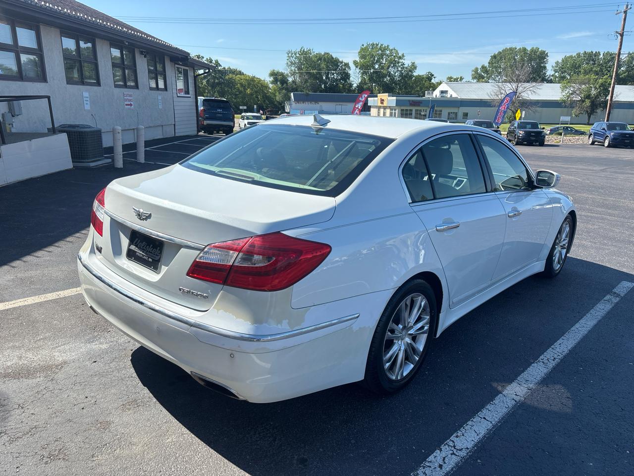 Hyundai Genesis 4dr Sdn V6 3.8L 2012