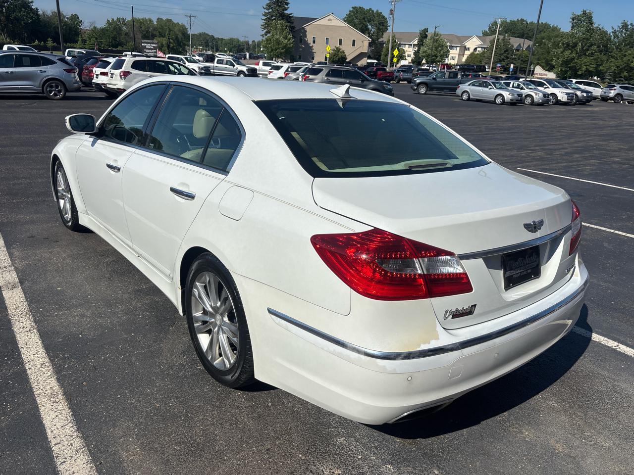 Hyundai Genesis 4dr Sdn V6 3.8L 2012
