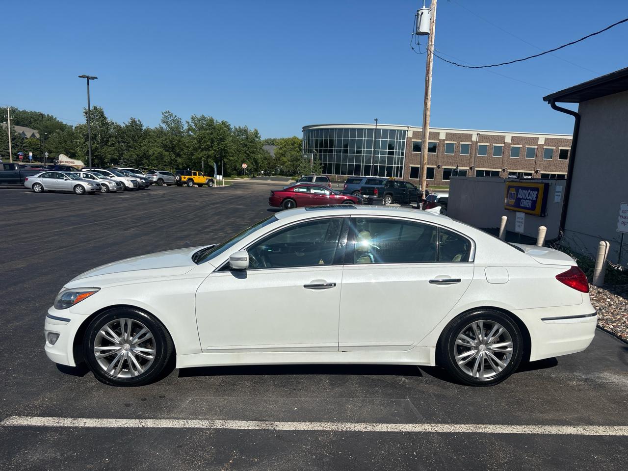Hyundai Genesis 4dr Sdn V6 3.8L 2012