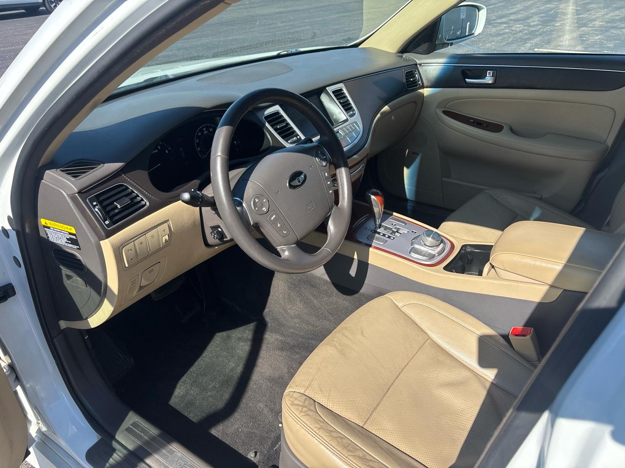 Hyundai Genesis 4dr Sdn V6 3.8L 2012
