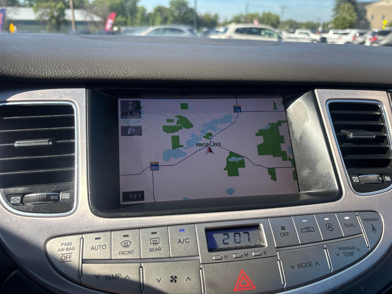 Hyundai Genesis 4dr Sdn V6 3.8L 2012