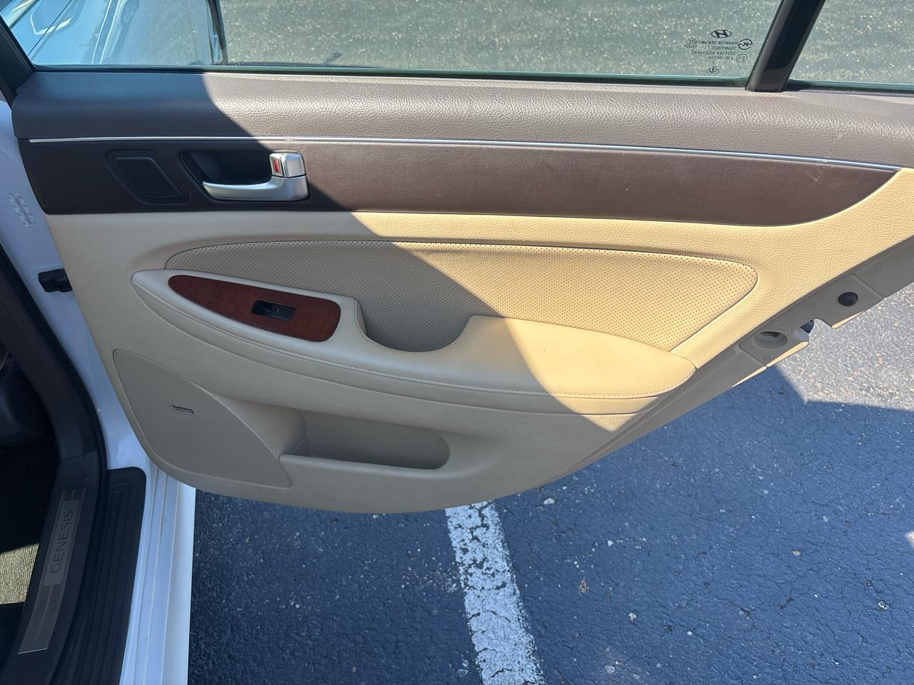 Hyundai Genesis 4dr Sdn V6 3.8L 2012