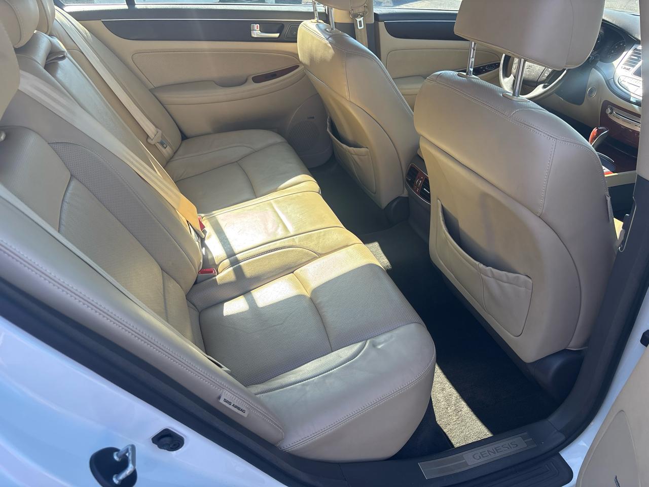 Hyundai Genesis 4dr Sdn V6 3.8L 2012