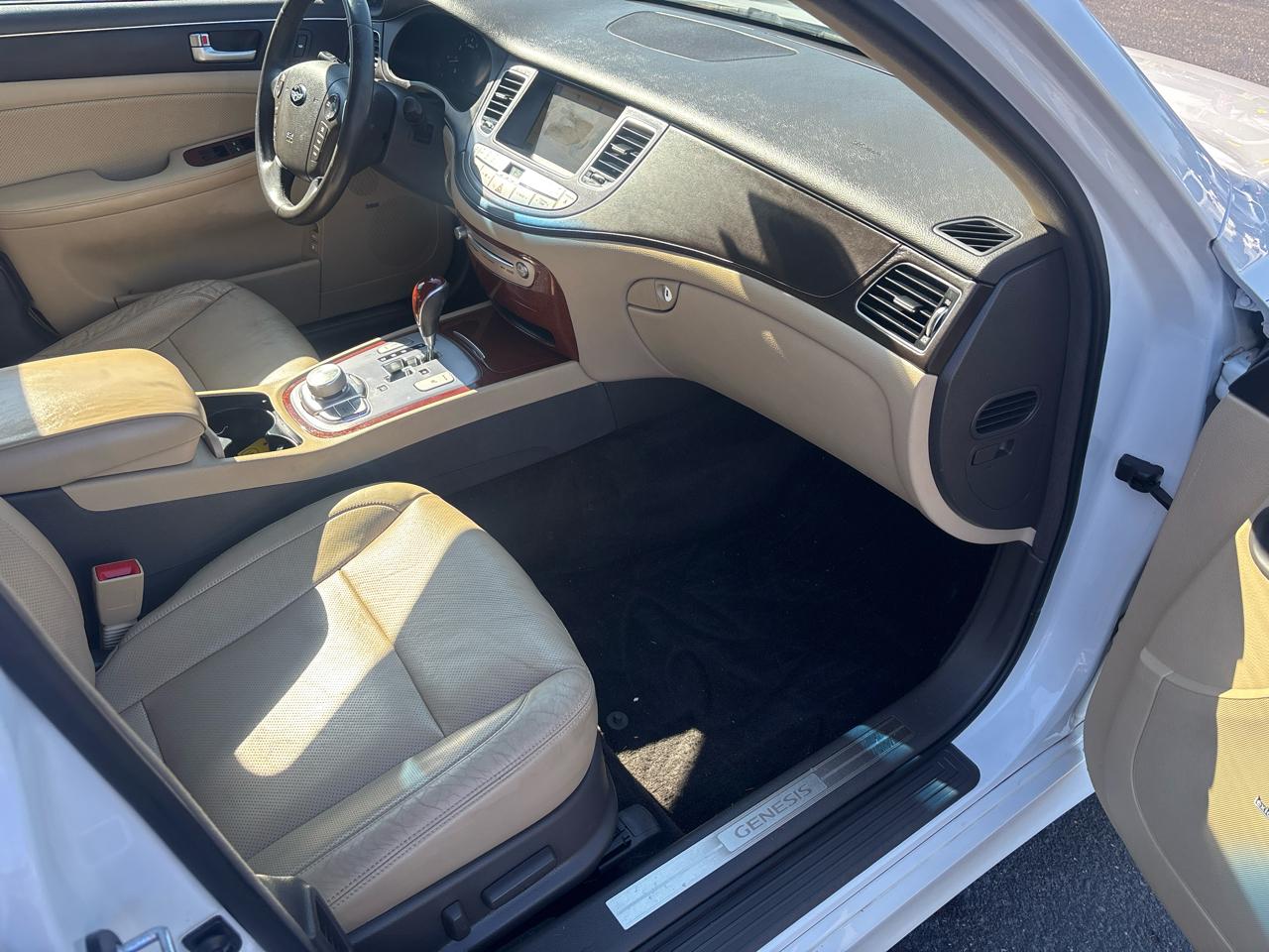 Hyundai Genesis 4dr Sdn V6 3.8L 2012
