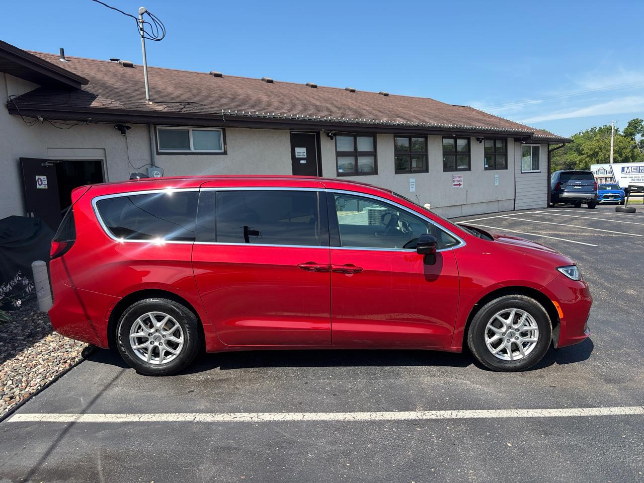 Chrysler Pacifica Touring L FWD 2024