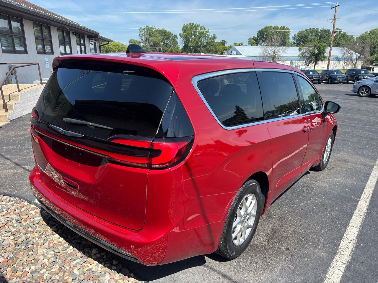 Chrysler Pacifica Touring L FWD 2024