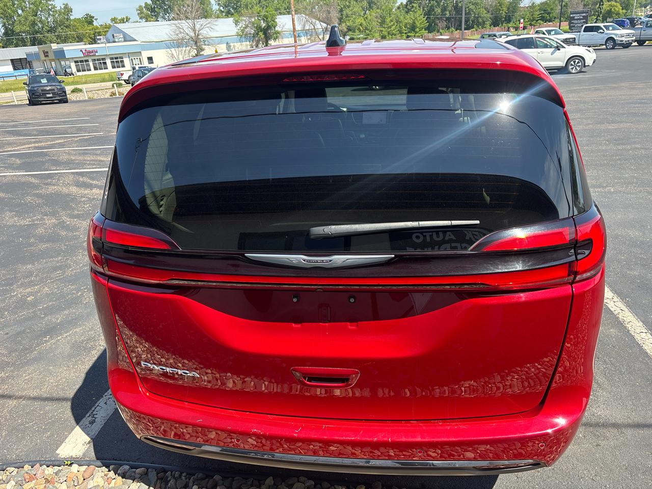 Chrysler Pacifica Touring L FWD 2024