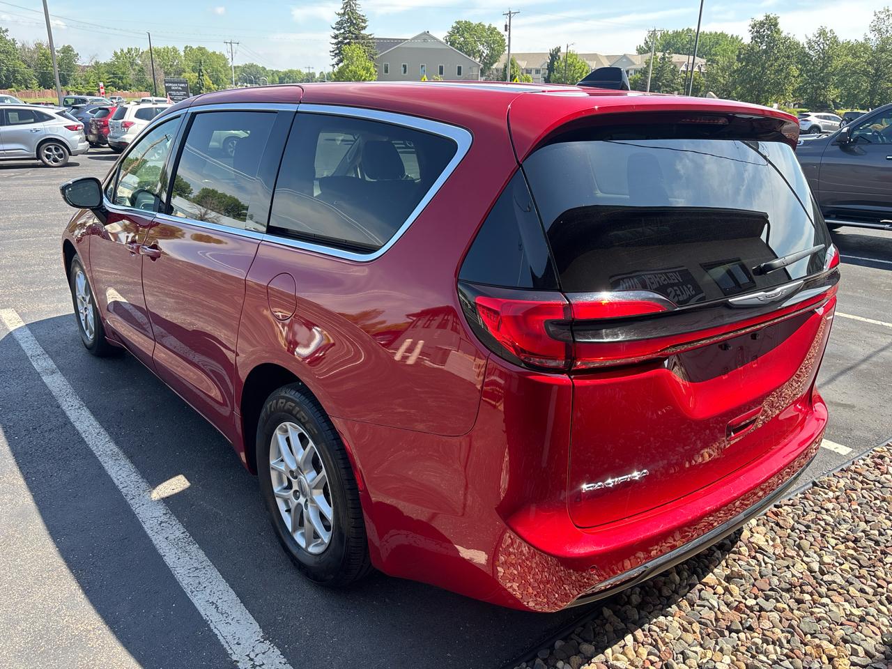 Chrysler Pacifica Touring L FWD 2024