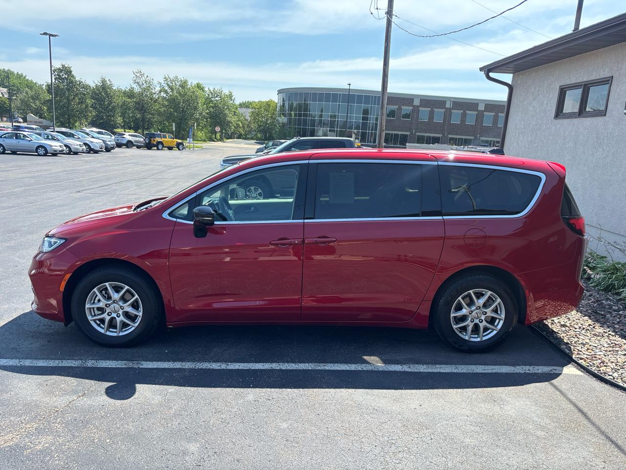 Chrysler Pacifica Touring L FWD 2024