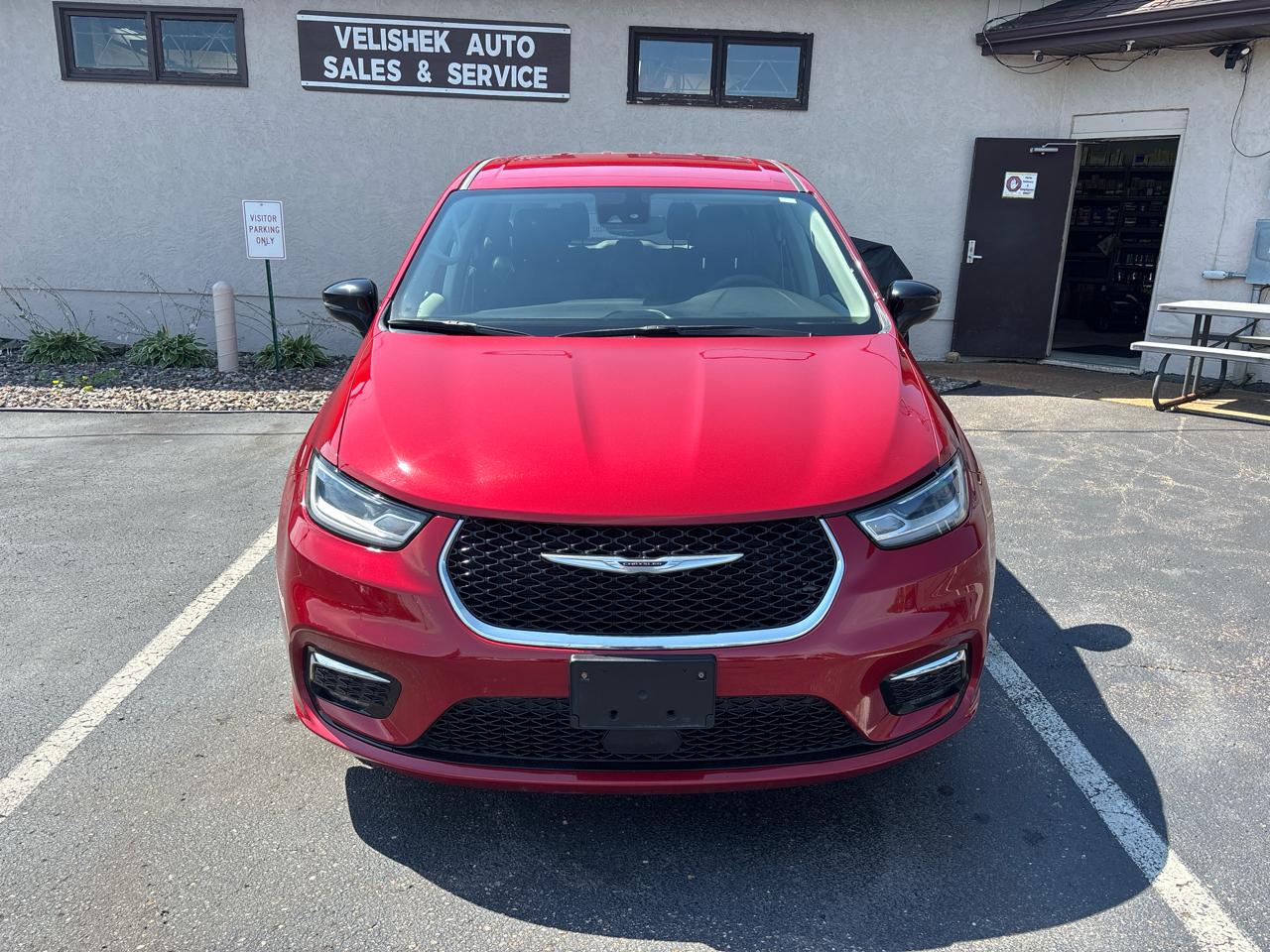Chrysler Pacifica Touring L FWD 2024
