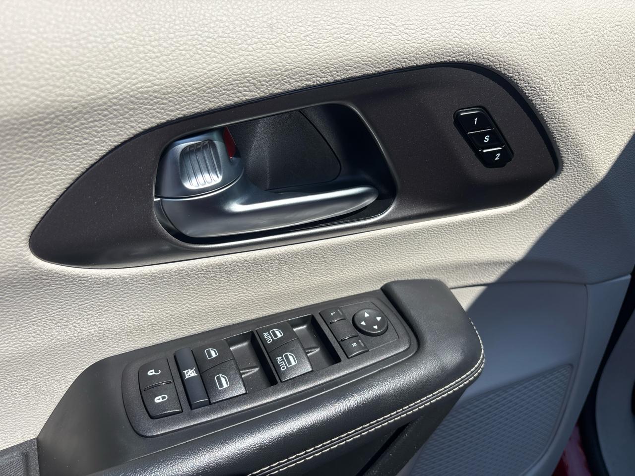 Chrysler Pacifica Touring L FWD 2024