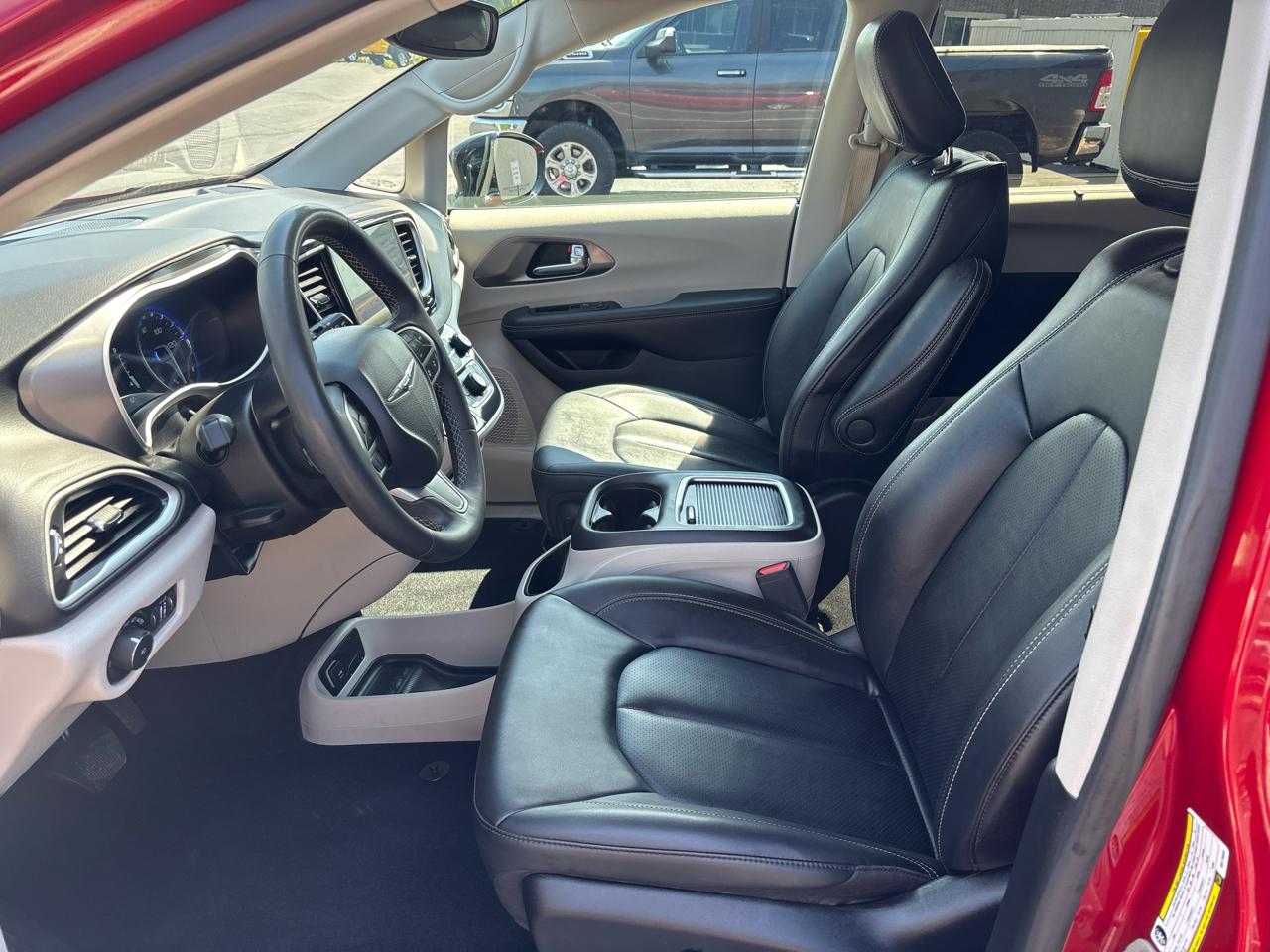 Chrysler Pacifica Touring L FWD 2024