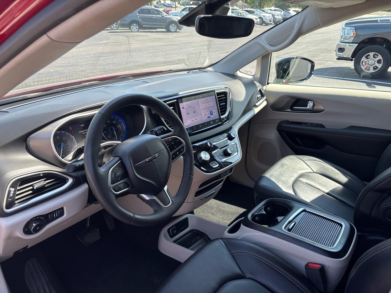 Chrysler Pacifica Touring L FWD 2024