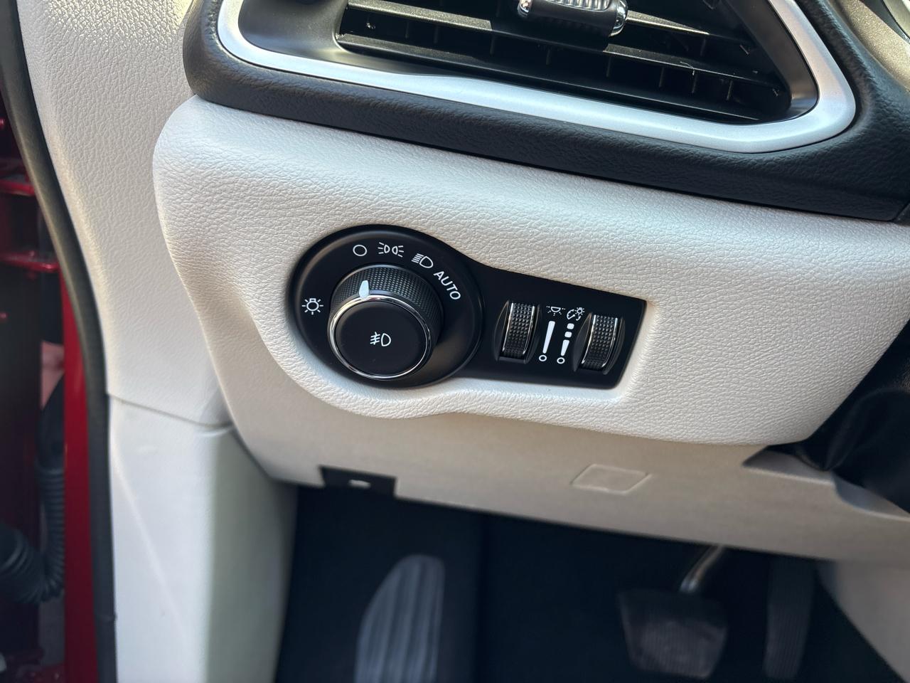 Chrysler Pacifica Touring L FWD 2024
