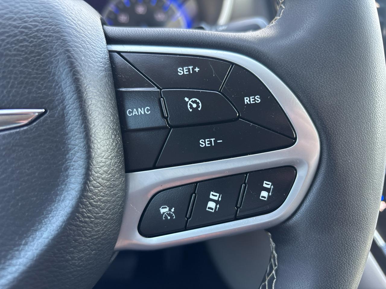 Chrysler Pacifica Touring L FWD 2024