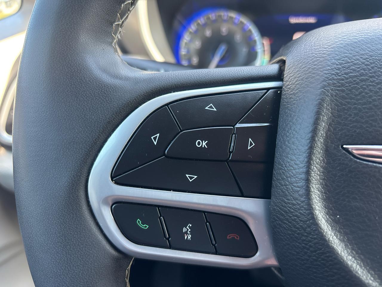 Chrysler Pacifica Touring L FWD 2024