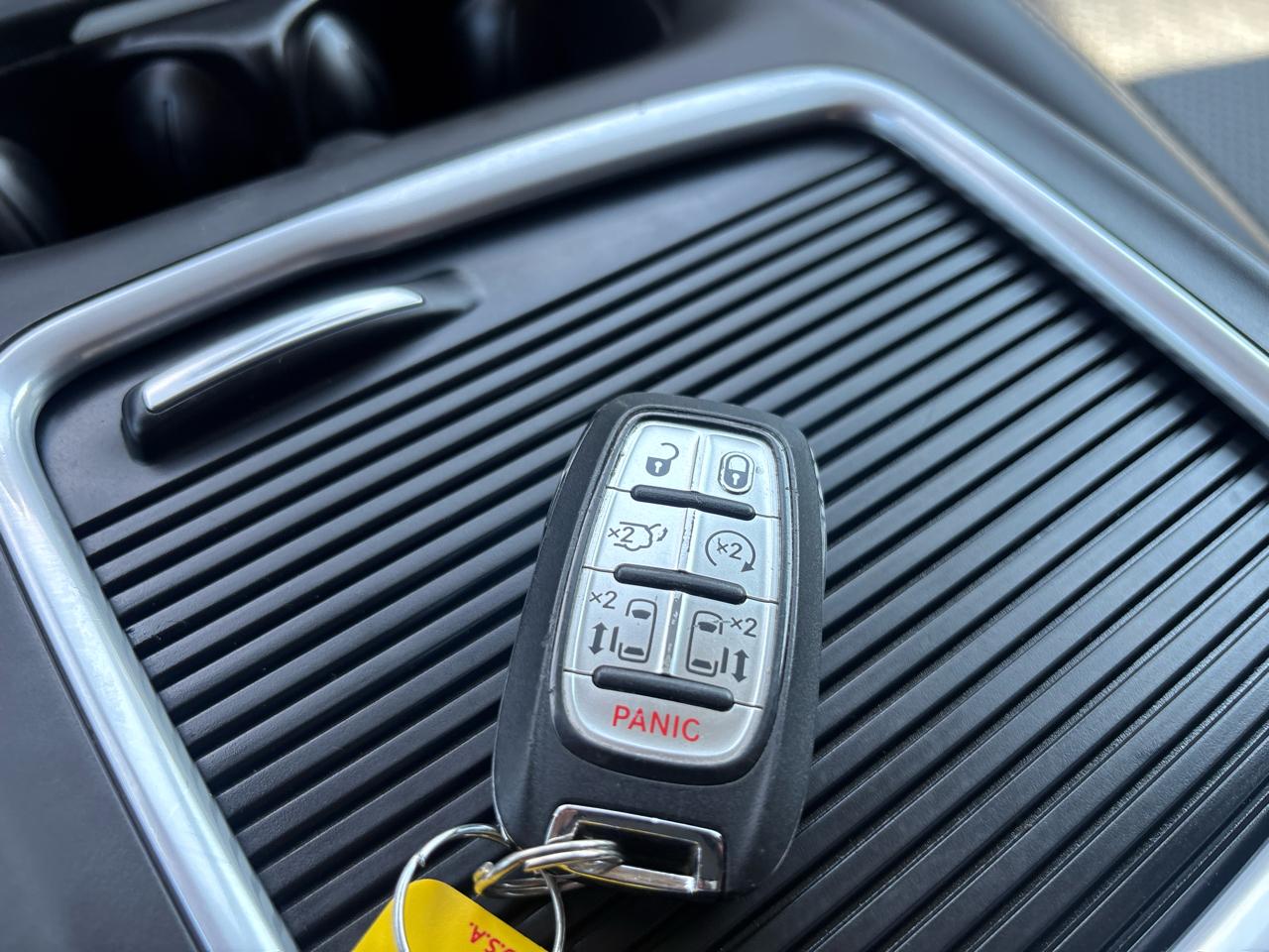 Chrysler Pacifica Touring L FWD 2024