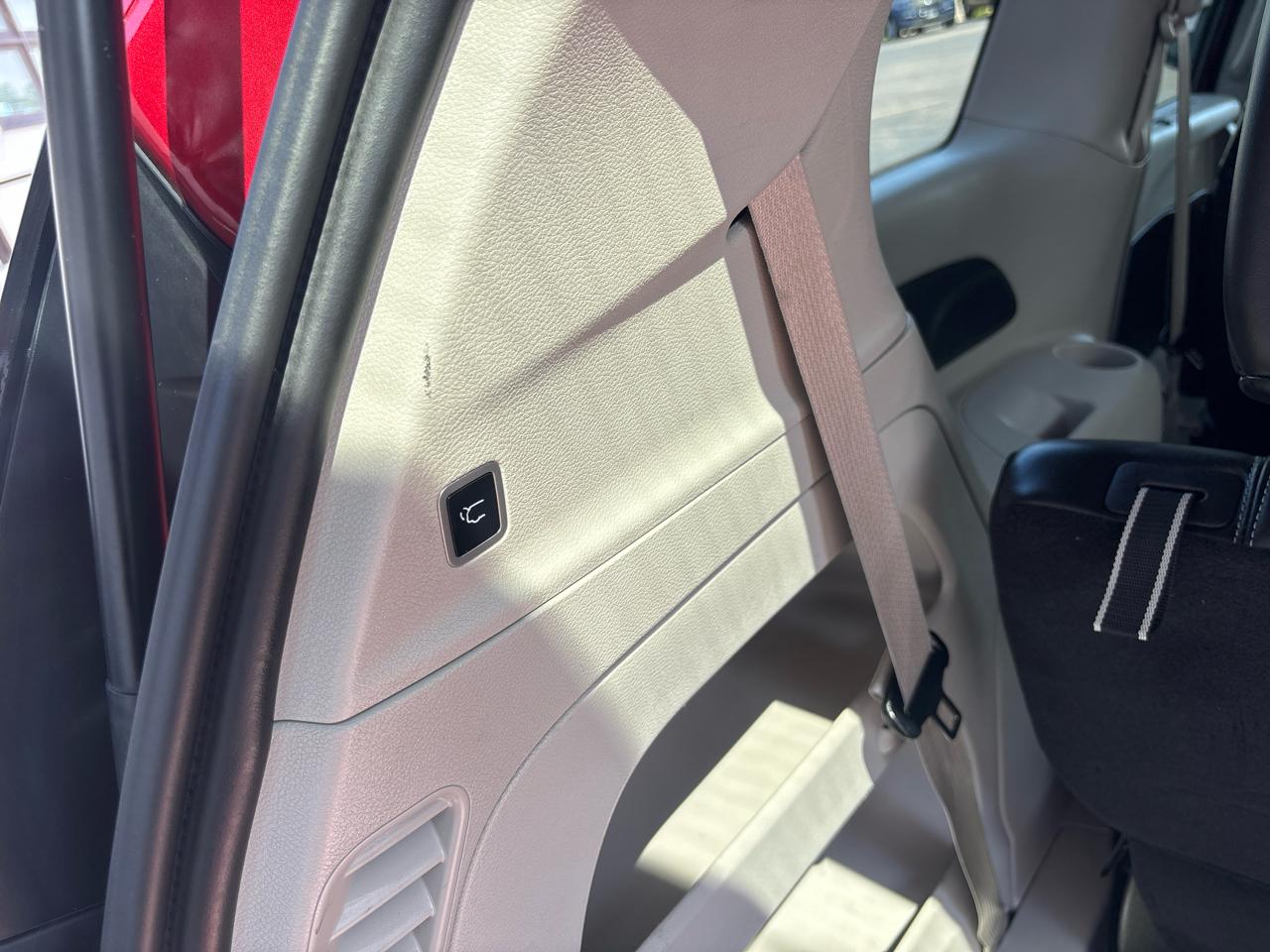 Chrysler Pacifica Touring L FWD 2024