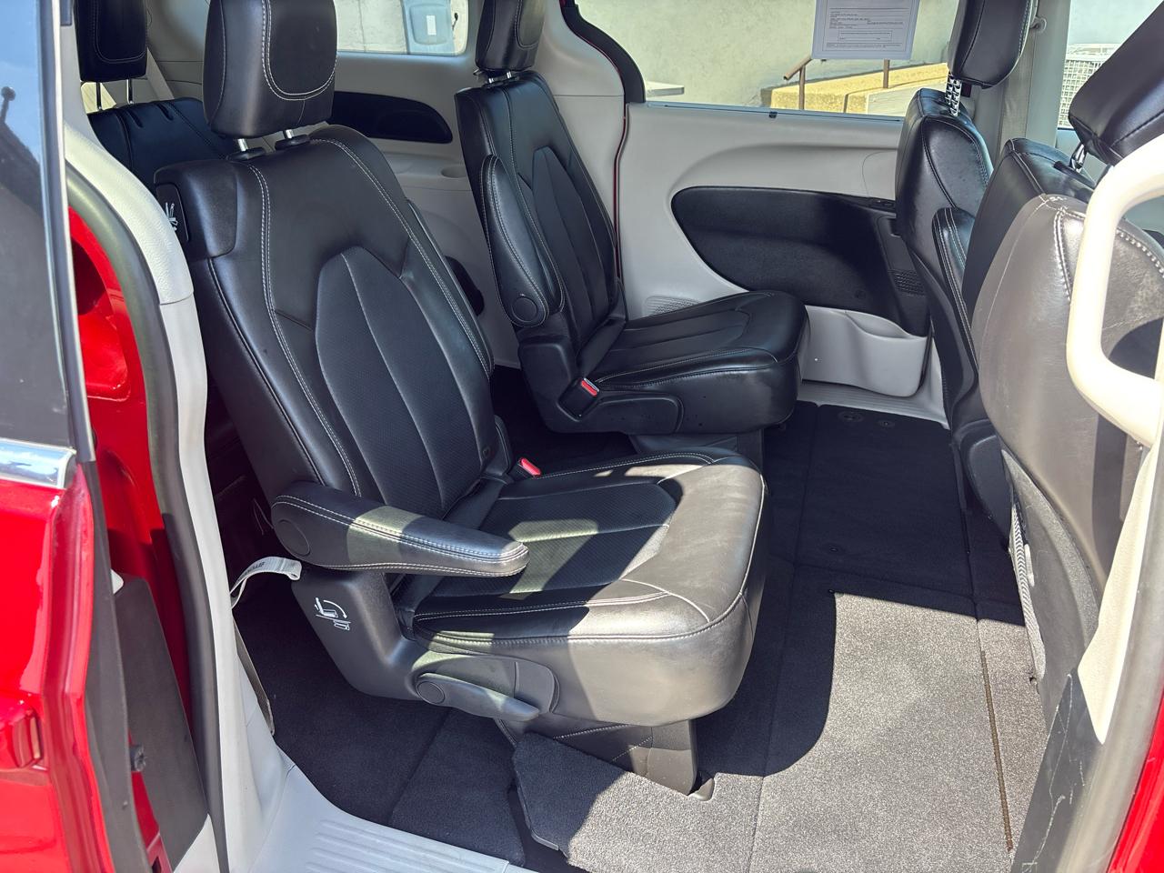Chrysler Pacifica Touring L FWD 2024