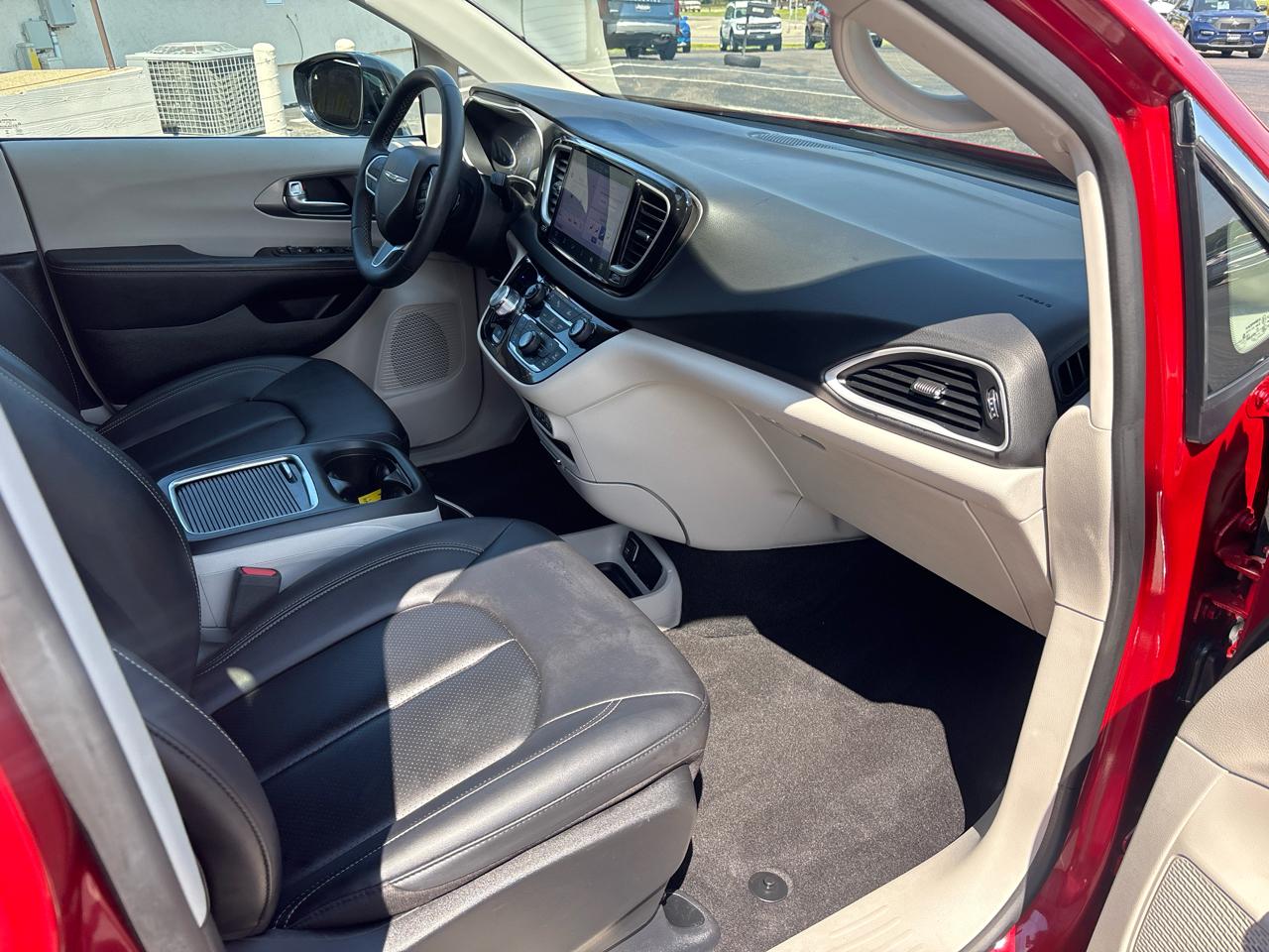 Chrysler Pacifica Touring L FWD 2024