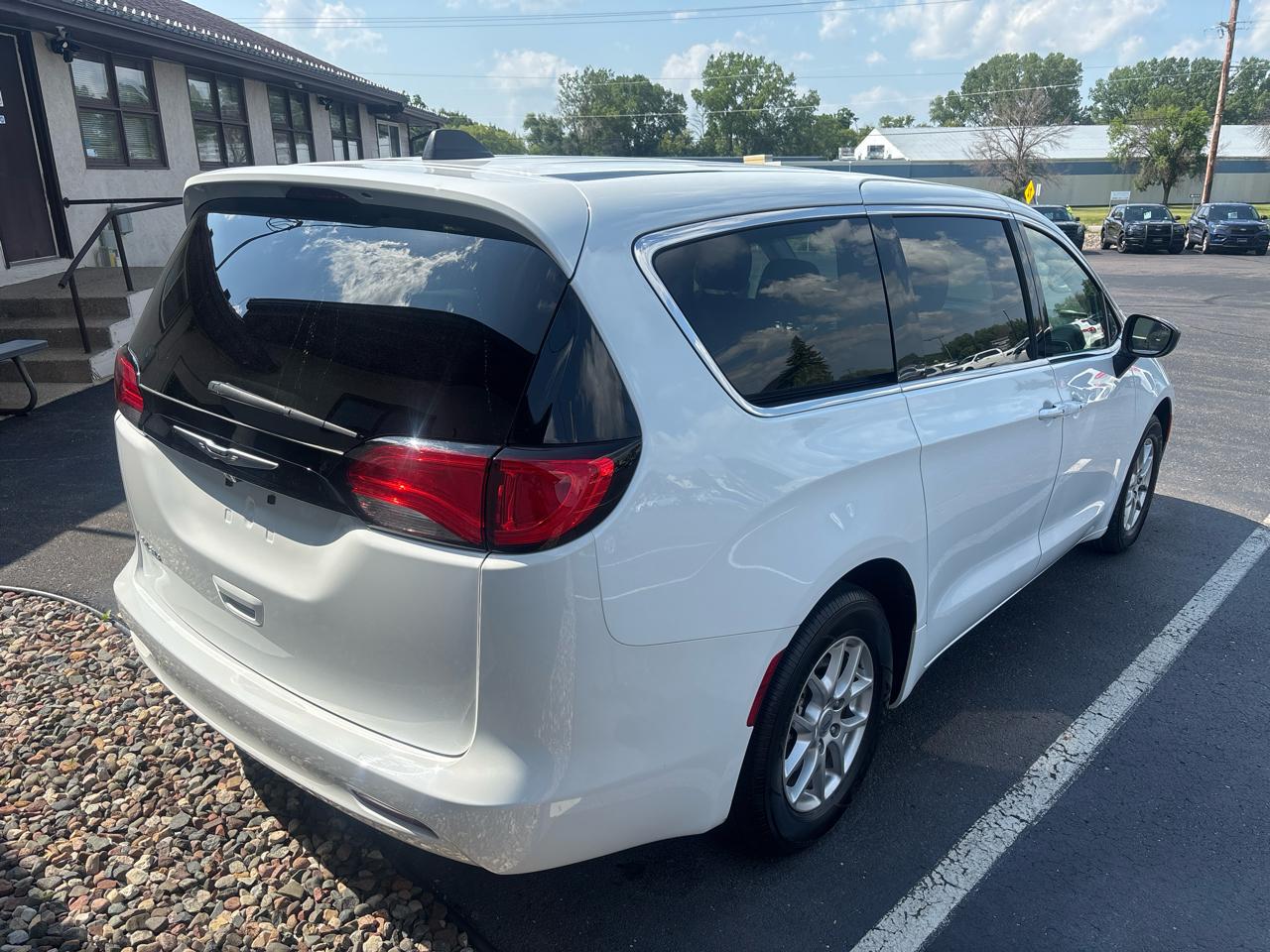 Chrysler Voyager LX FWD 2024
