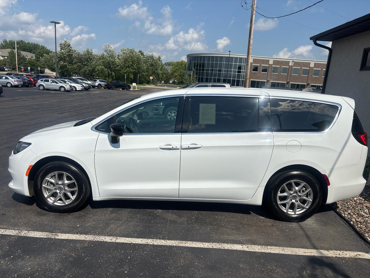 Chrysler Voyager LX FWD 2024