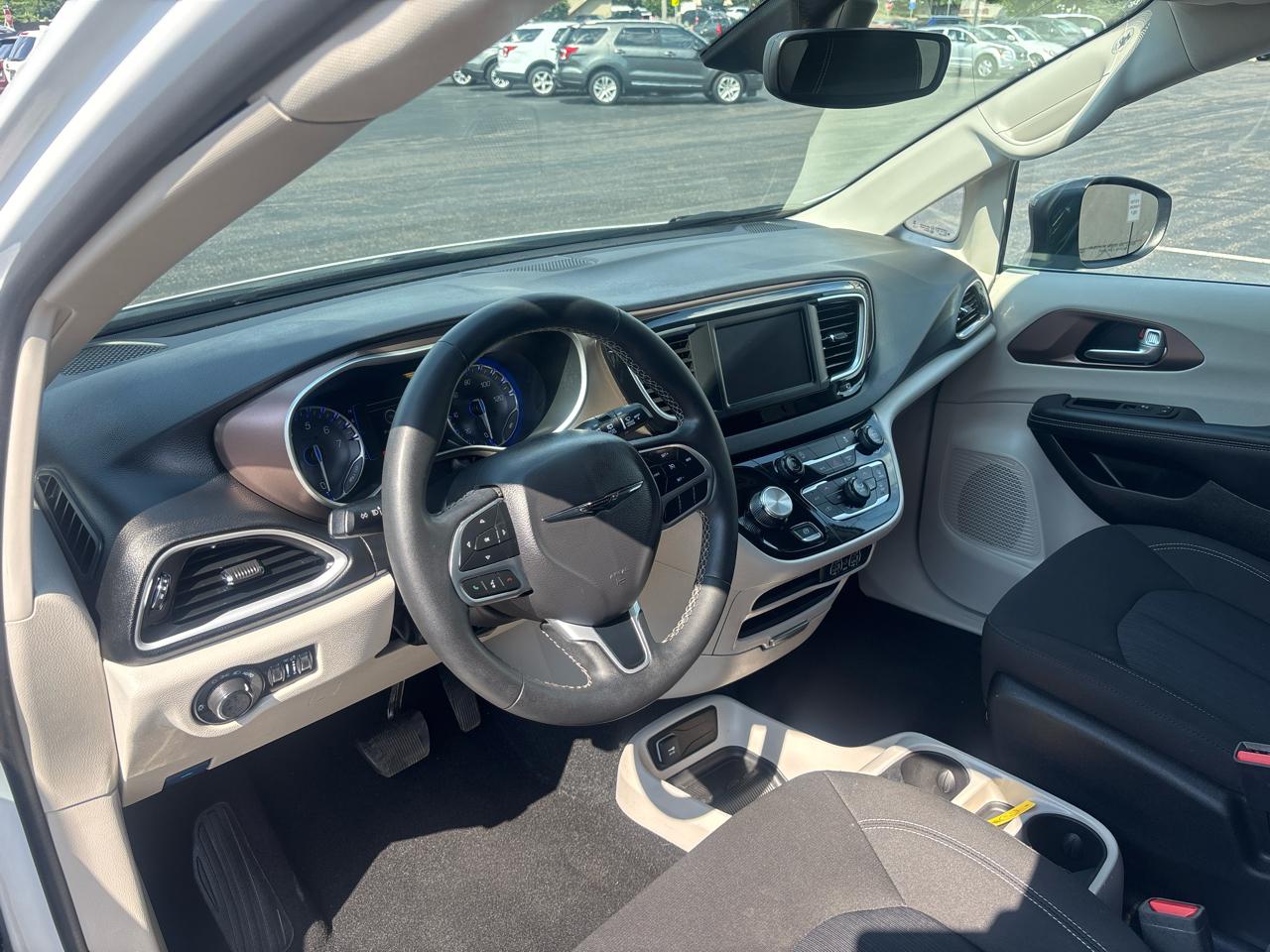 Chrysler Voyager LX FWD 2024