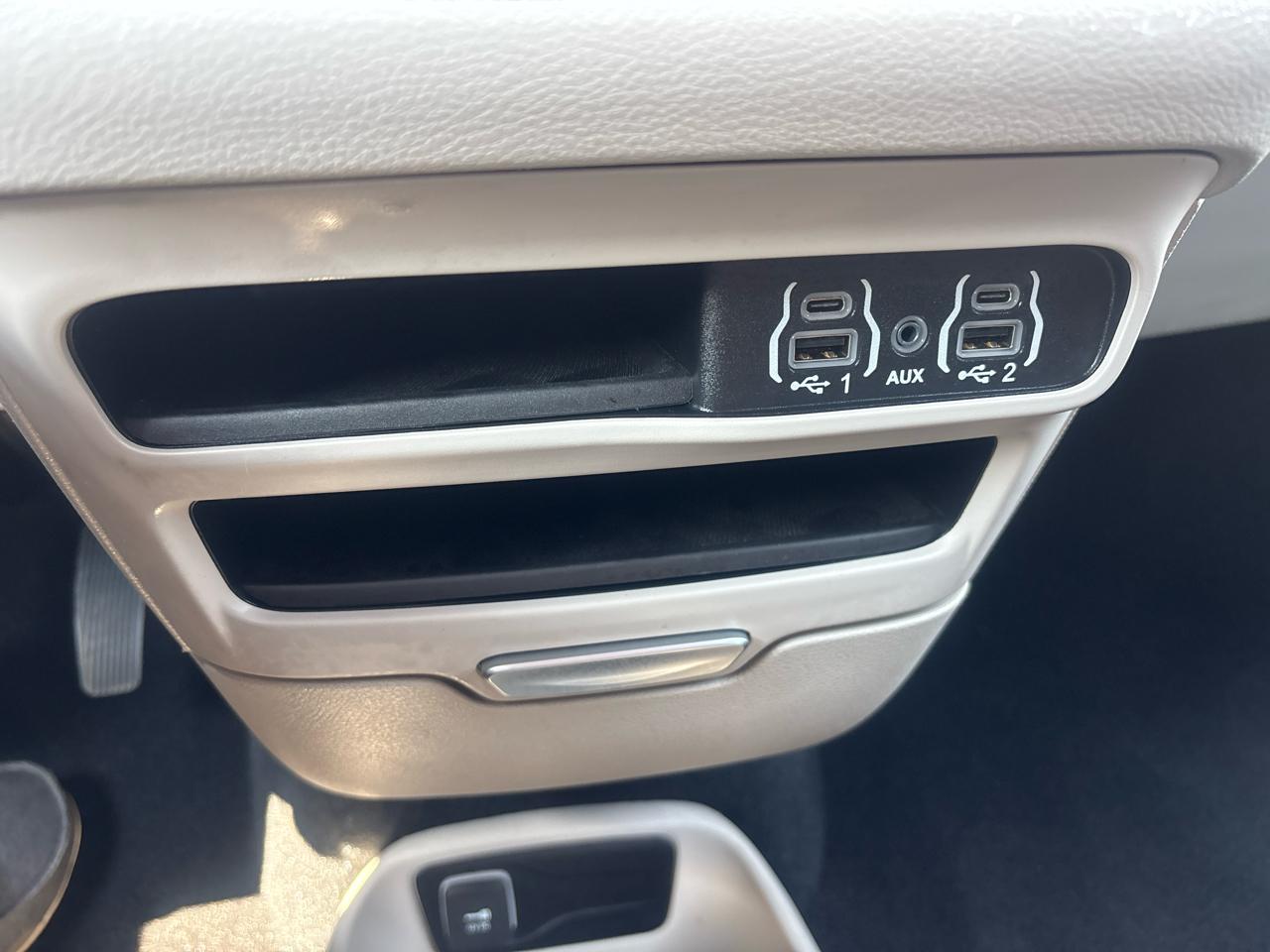 Chrysler Voyager LX FWD 2024