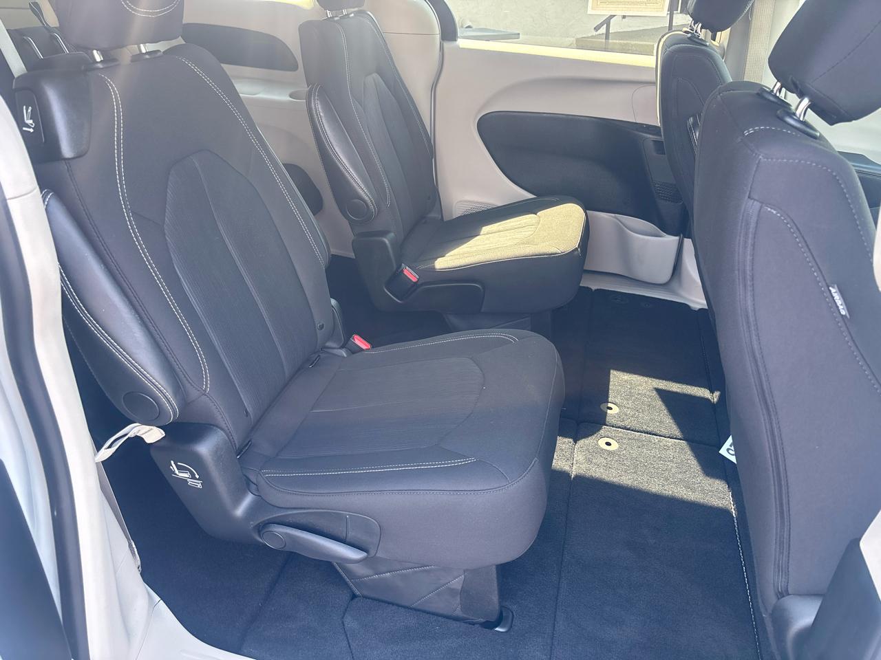Chrysler Voyager LX FWD 2024
