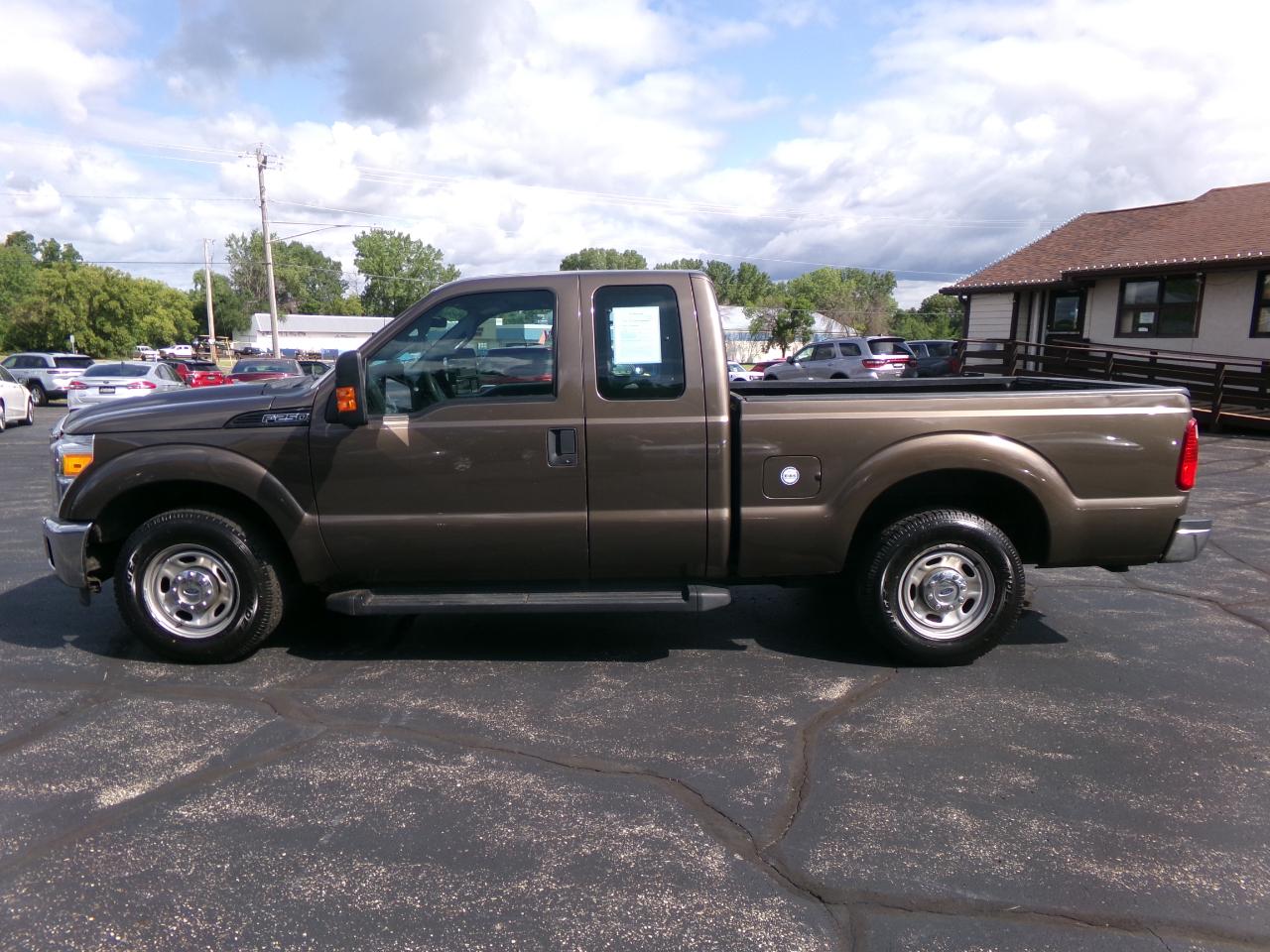 Ford Super Duty F-250 SRW 2WD SuperCab 142" XL 2015