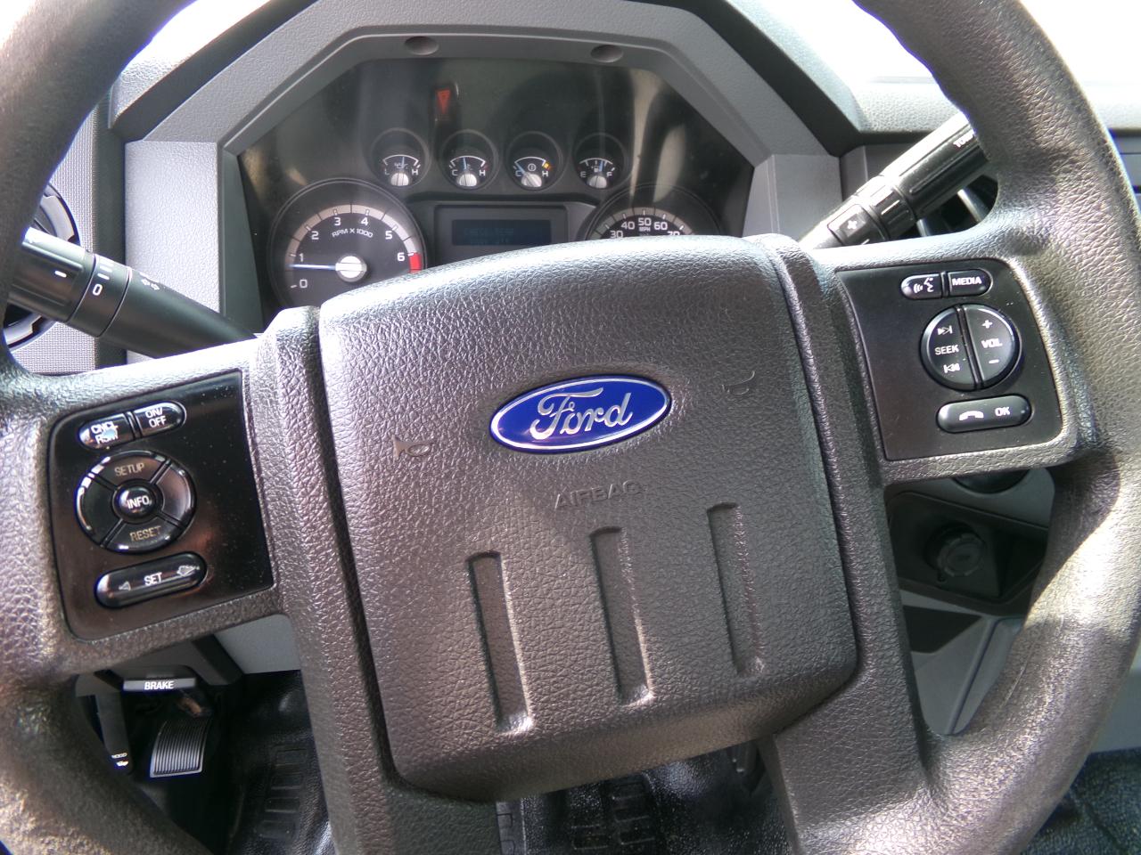 Ford Super Duty F-250 SRW 2WD SuperCab 142" XL 2015