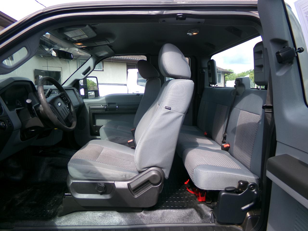 Ford Super Duty F-250 SRW 2WD SuperCab 142" XL 2015