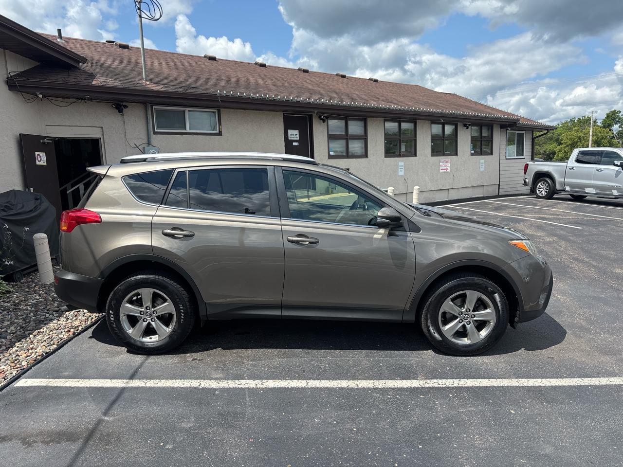 Toyota RAV4 AWD 4dr XLE (Natl) 2015