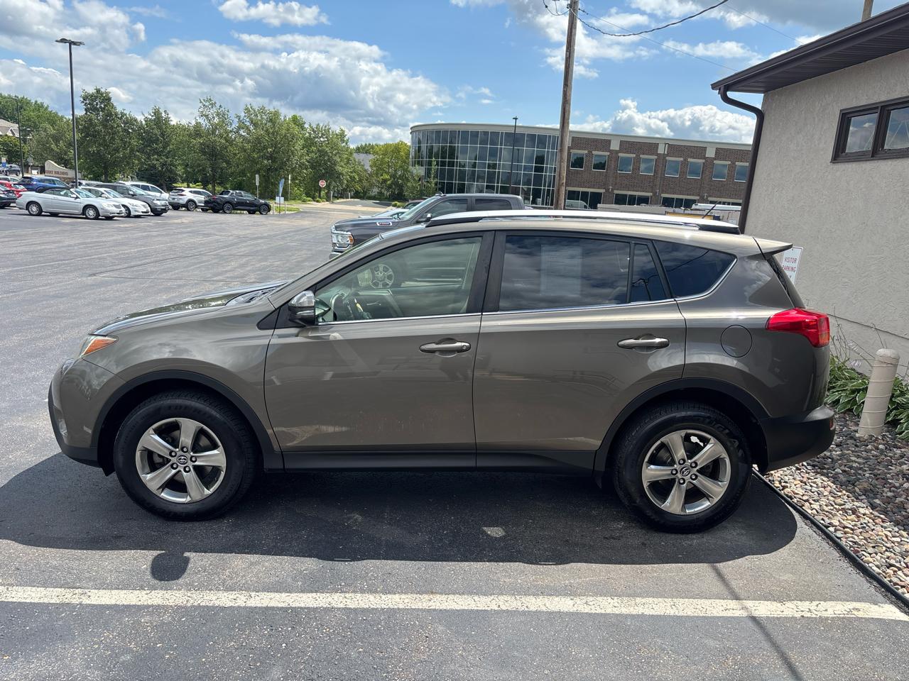 Toyota RAV4 AWD 4dr XLE (Natl) 2015