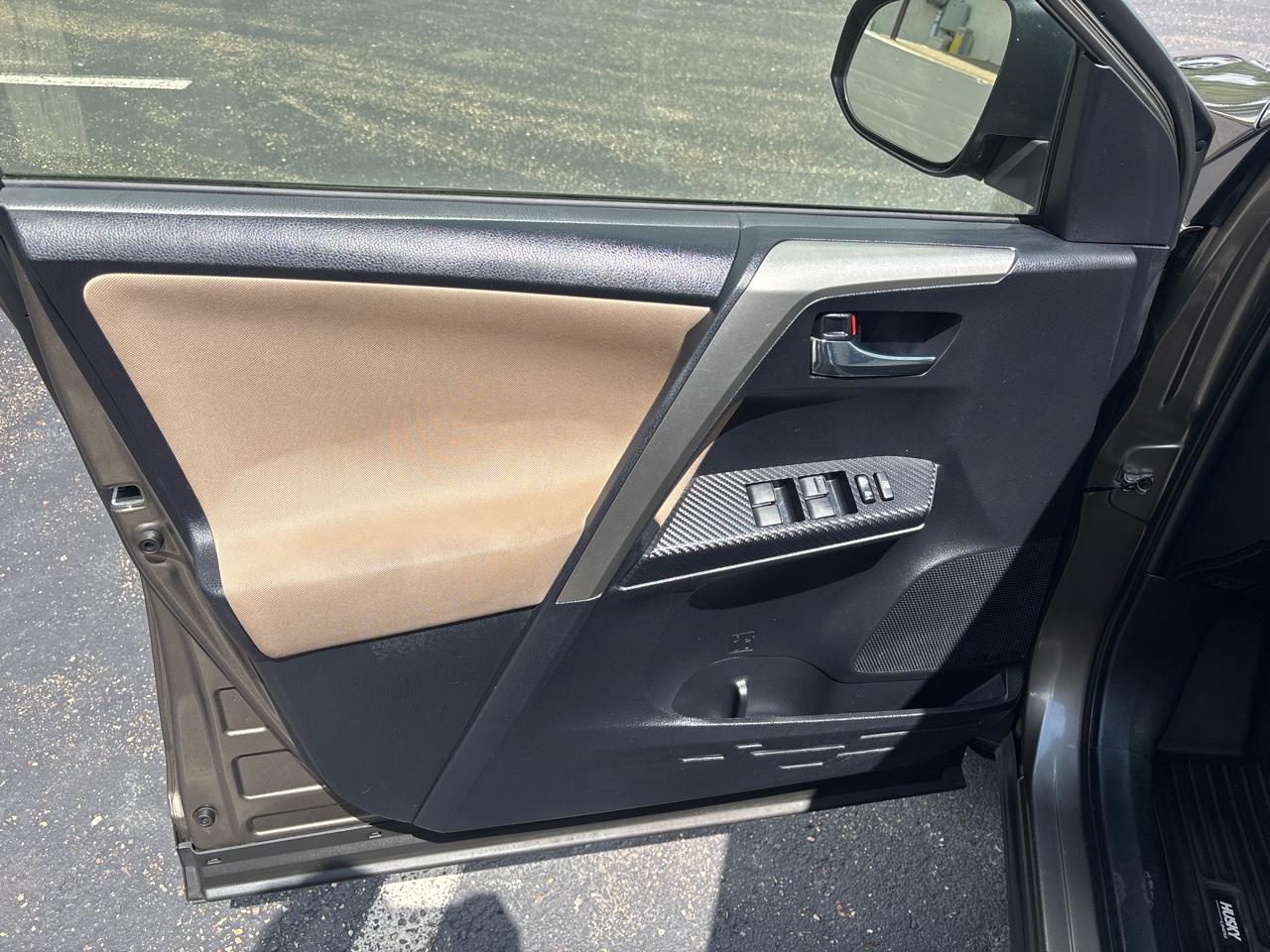 Toyota RAV4 AWD 4dr XLE (Natl) 2015