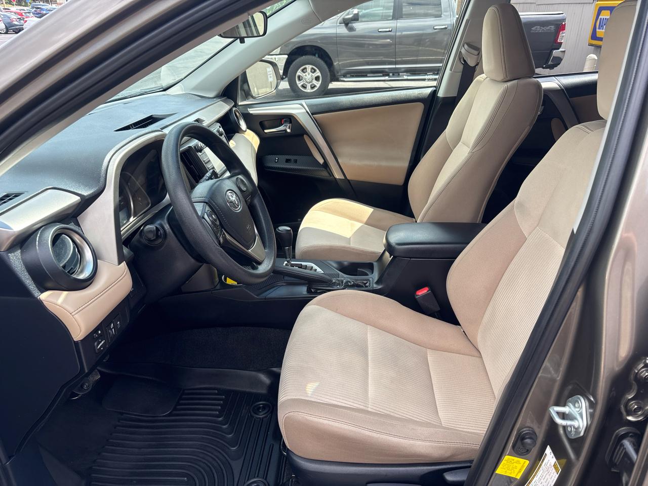 Toyota RAV4 AWD 4dr XLE (Natl) 2015