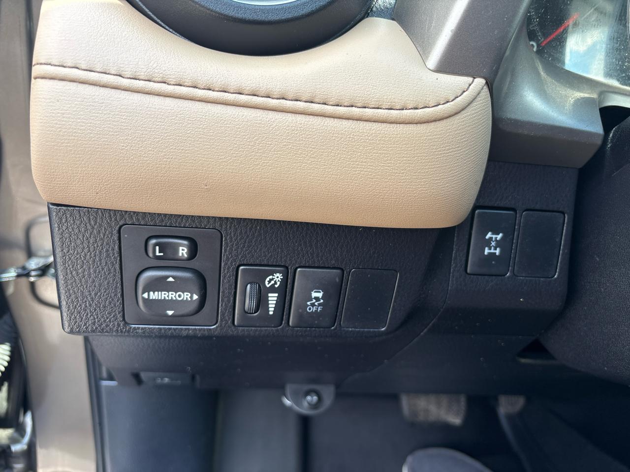 Toyota RAV4 AWD 4dr XLE (Natl) 2015